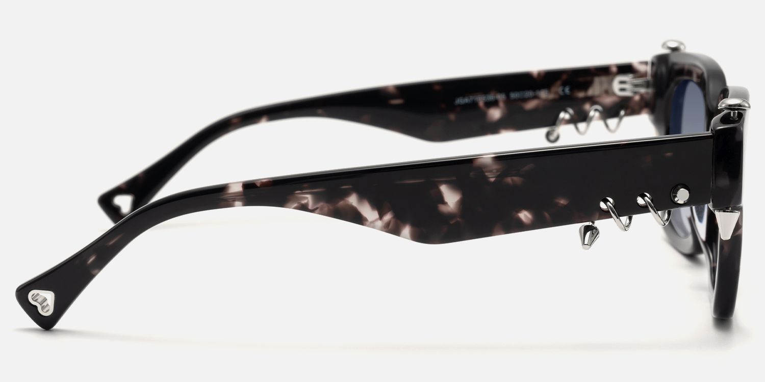Sabrina - Piercing Black Tortoise Sunglasses | Vooglam Side View