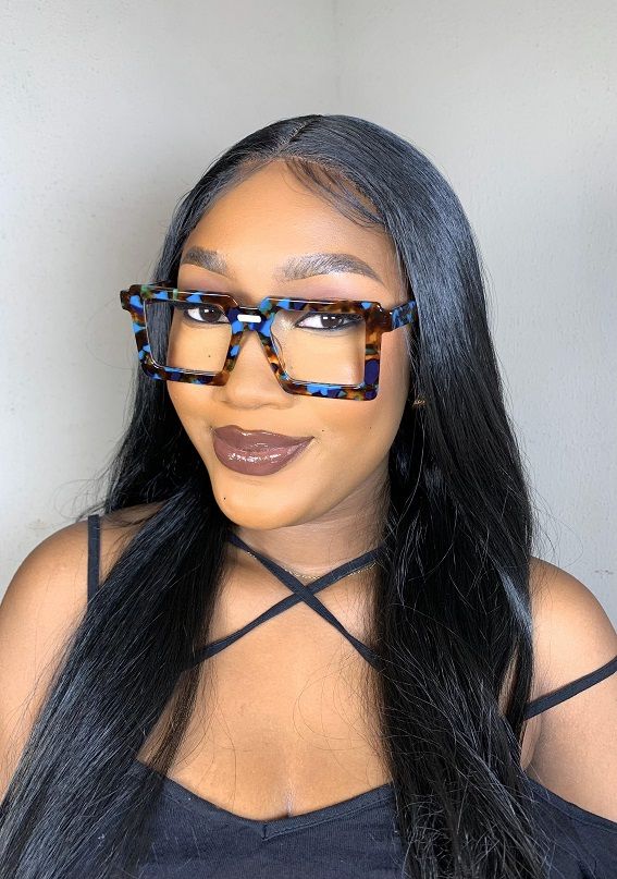 Vooglam review from tifeee.xx: I love these glasses! I bought them for a costume and am amazed by the quality. They came packaged very nicely with their own cloth sleeve. They seem very fashionable.