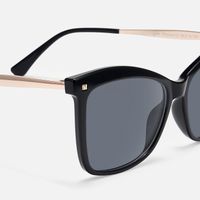 Libby - Butterfly Black Sunglasses | Vooglam Design Details