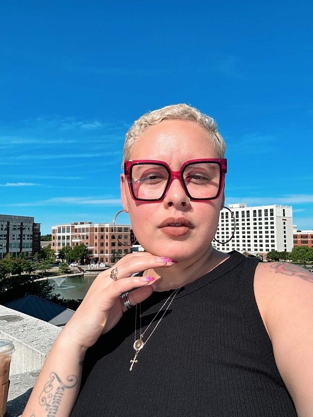 Vooglam review from Sasha Bowman: Overall, a great pair of glasses. I get lots of positive reactions from others about how nice it looks. These frames are great on my face and the lenses are very accurate.