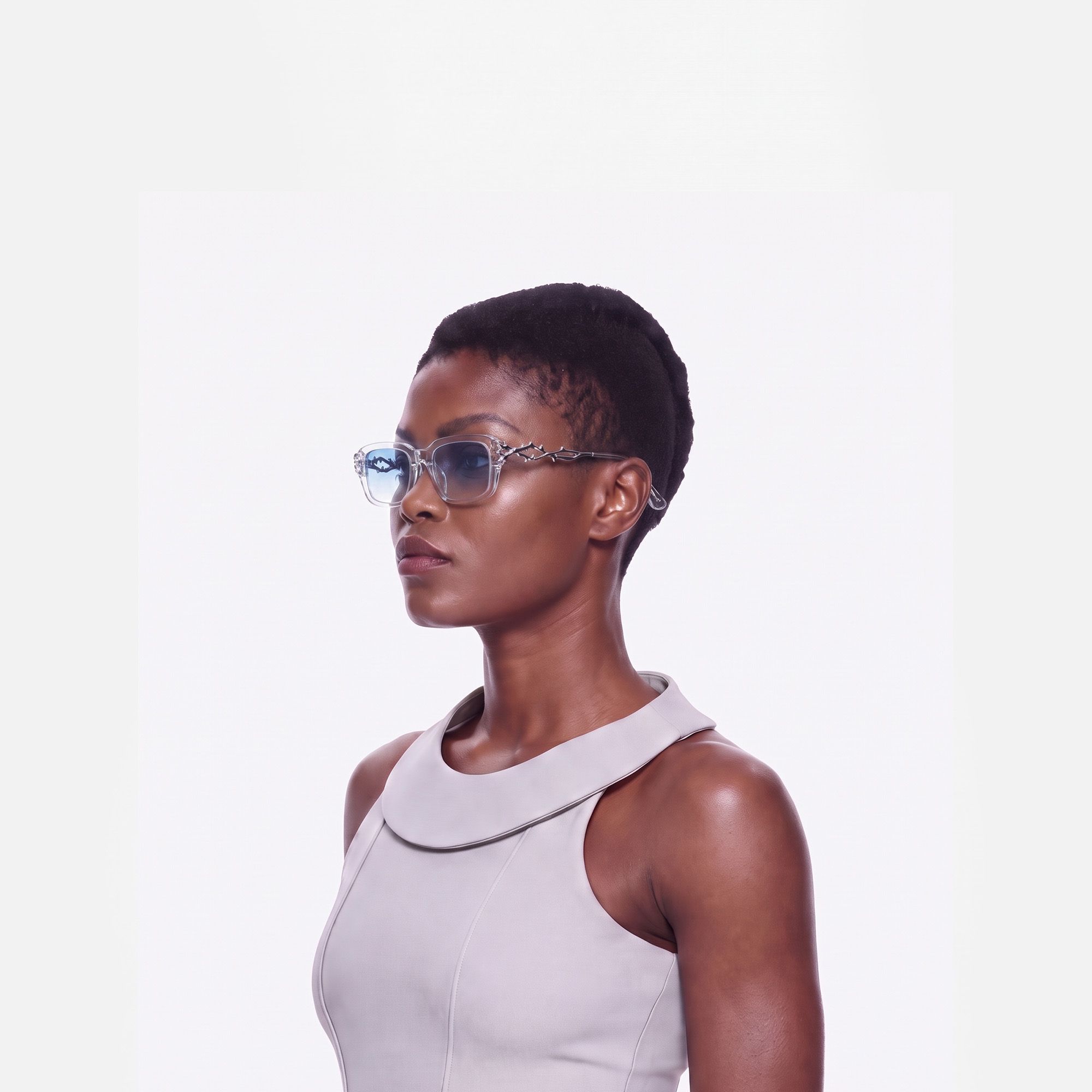 Vorpal - Thorn Deco Clear Blue Sunglasses | Vooglam On Model 3