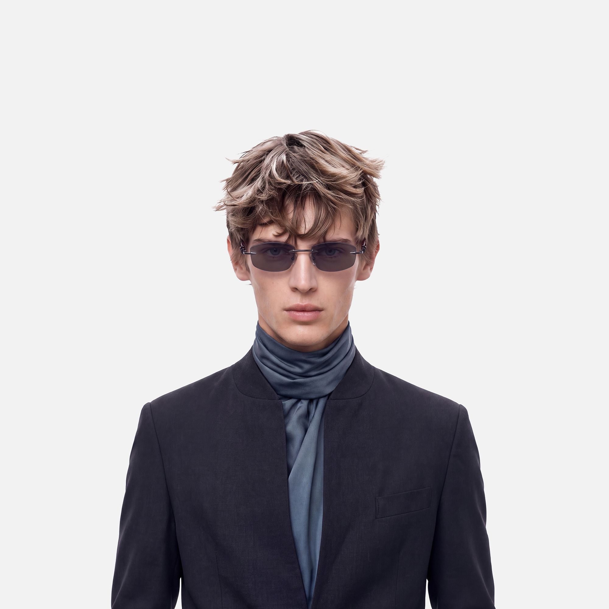 Fracture - Dark Gray Tint Rimless Sunglasses | Vooglam On Model 2