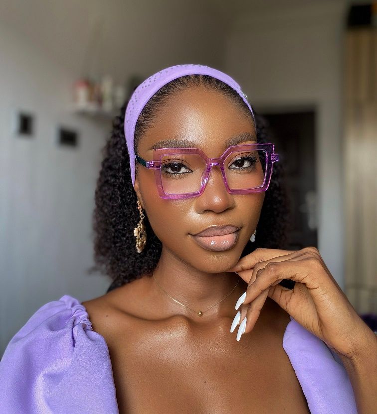 Vooglam review from callme_care_: I really like these frames. They are larger than I thought, but they are still adorable. They fit my face really comfortably. Fast and efficient.