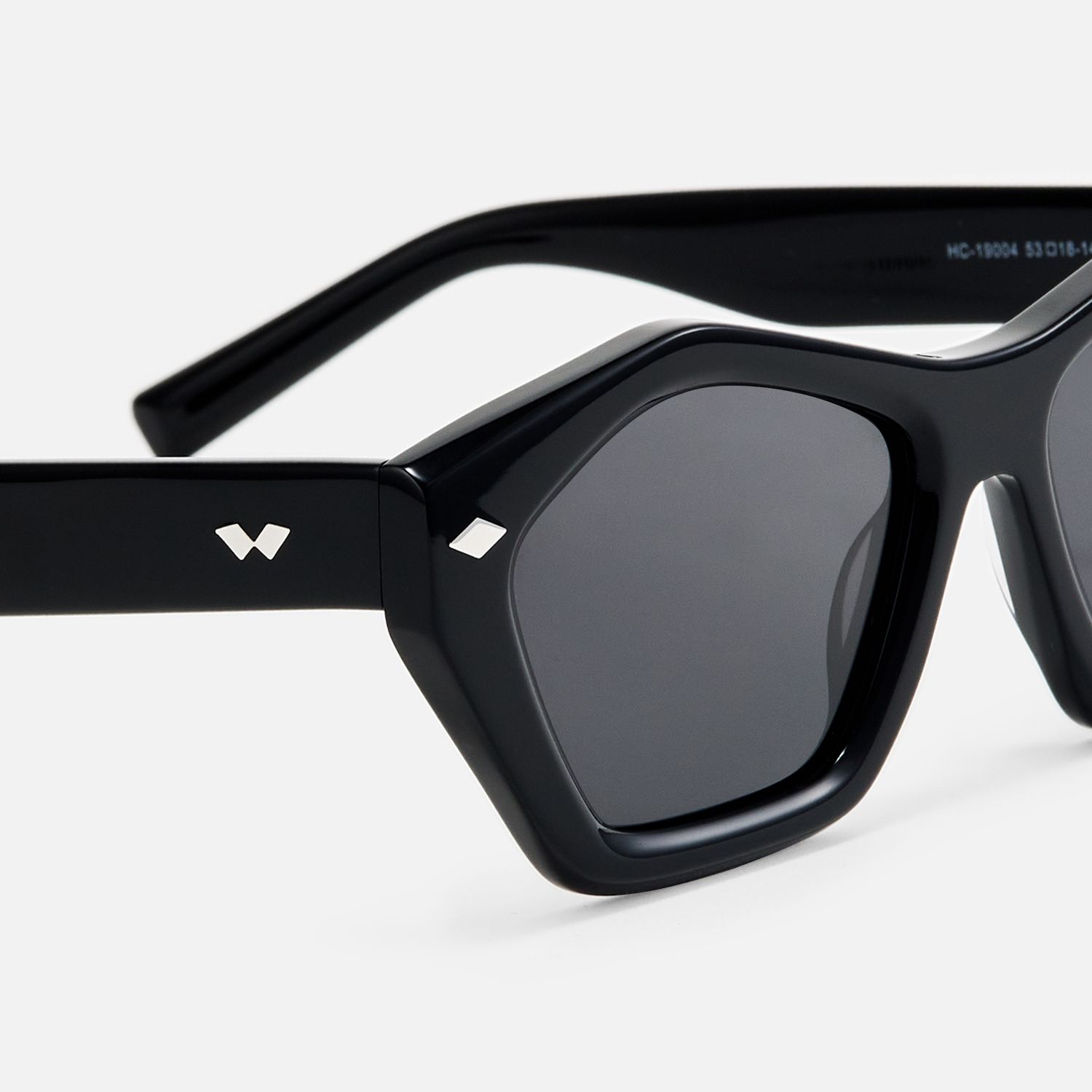 Chiclyn - Geometric Black Sunglasses product detail 4