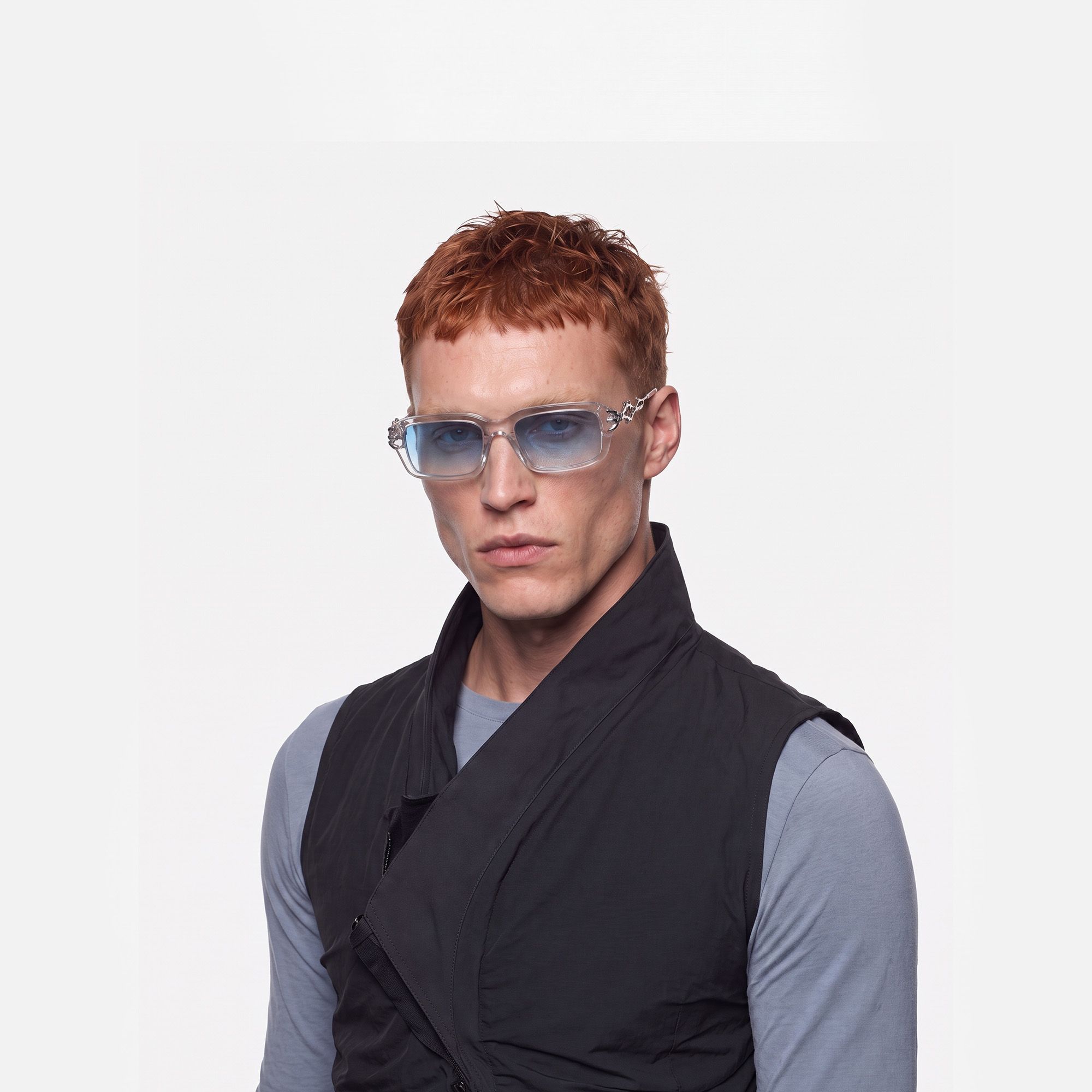 Vorpal - Thorn Deco Clear Blue Sunglasses | Vooglam On Model 2