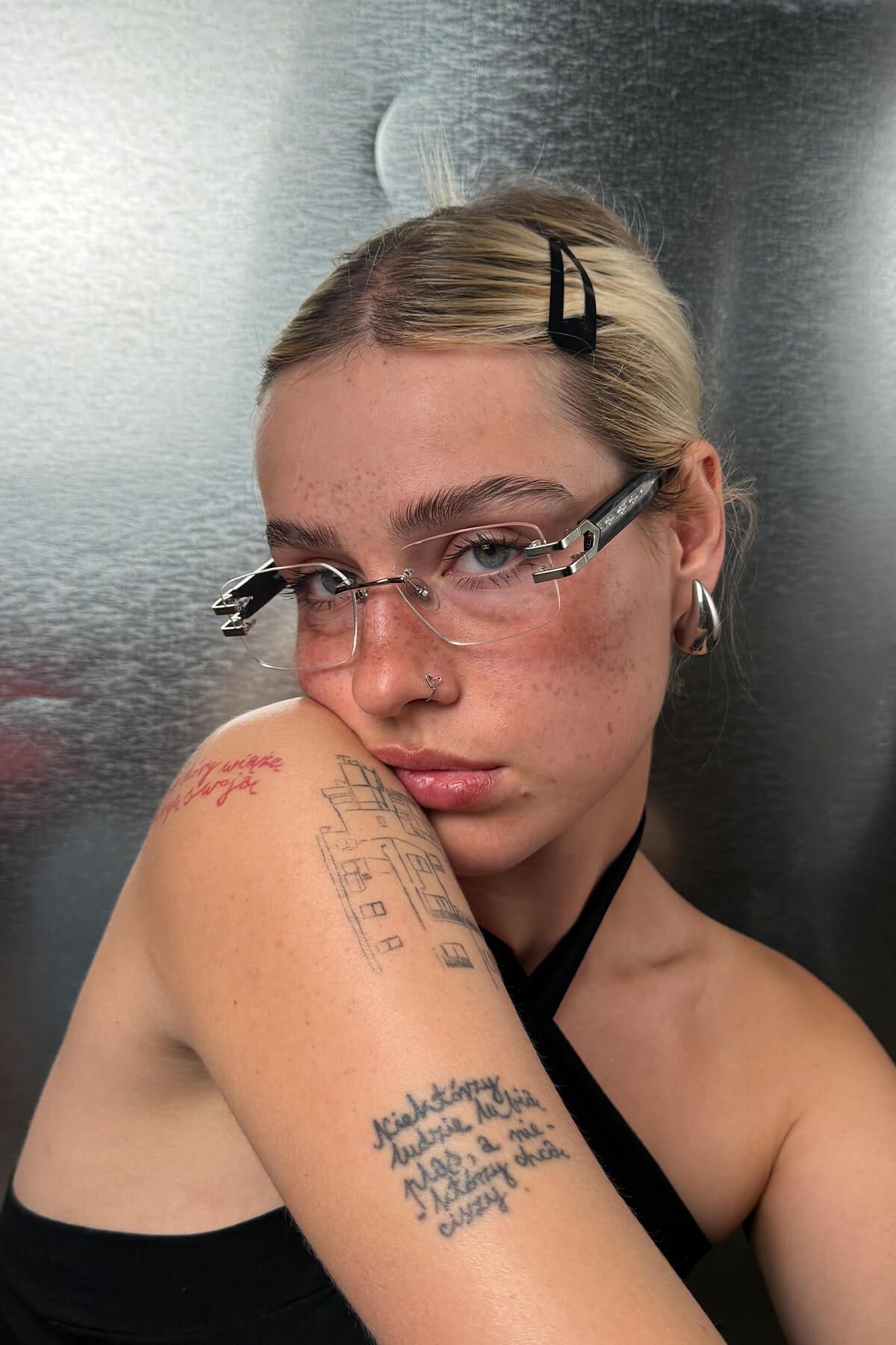 Vooglam Street Style in Real Life: @danahidana wearing Aurum - Black Silver Rimless Rectangle Glasses by Vooglam