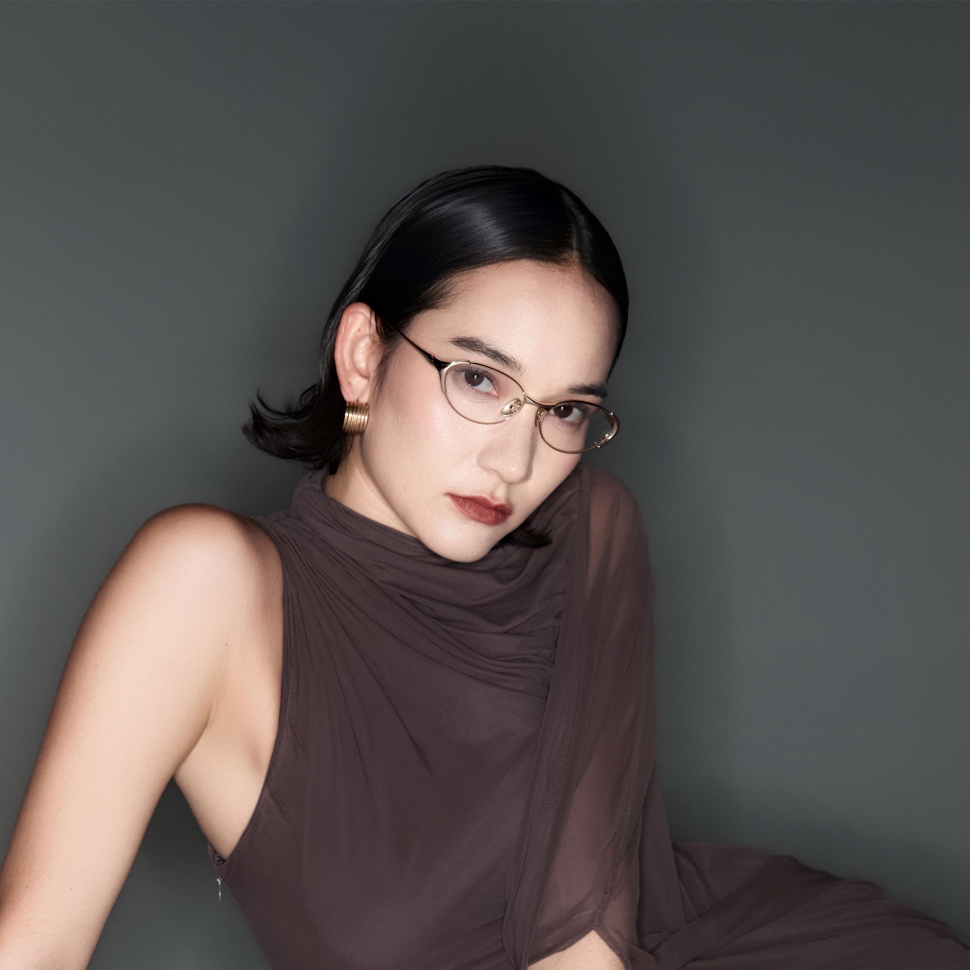 Ebisu - Retro Gold Oval Glasses with Ti Nose Pads | Vooglam On Model 2