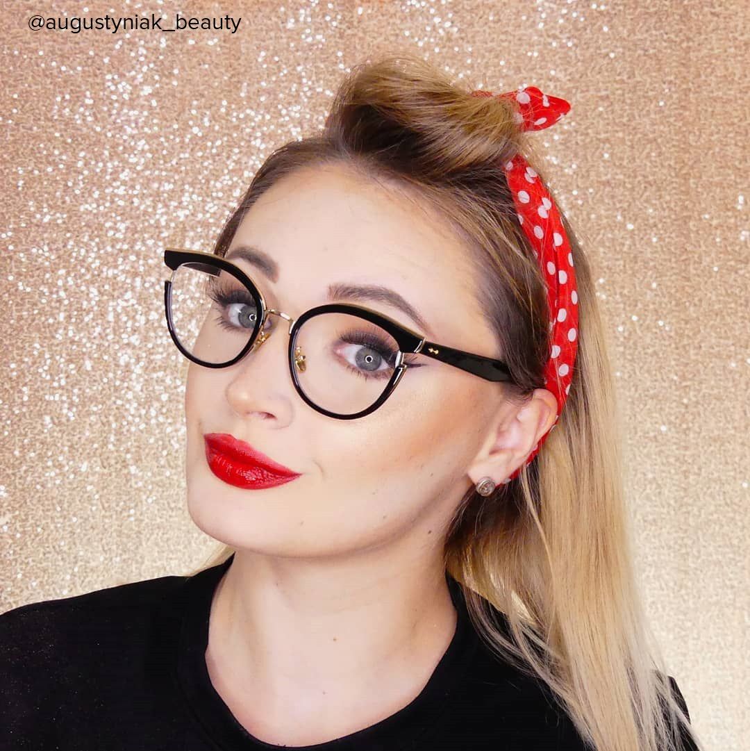 What are the advantages of plastic eyeglass frames?