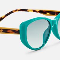 Macsen - Cat Eye Green Prescription Sunglasses | Vooglam Design Details