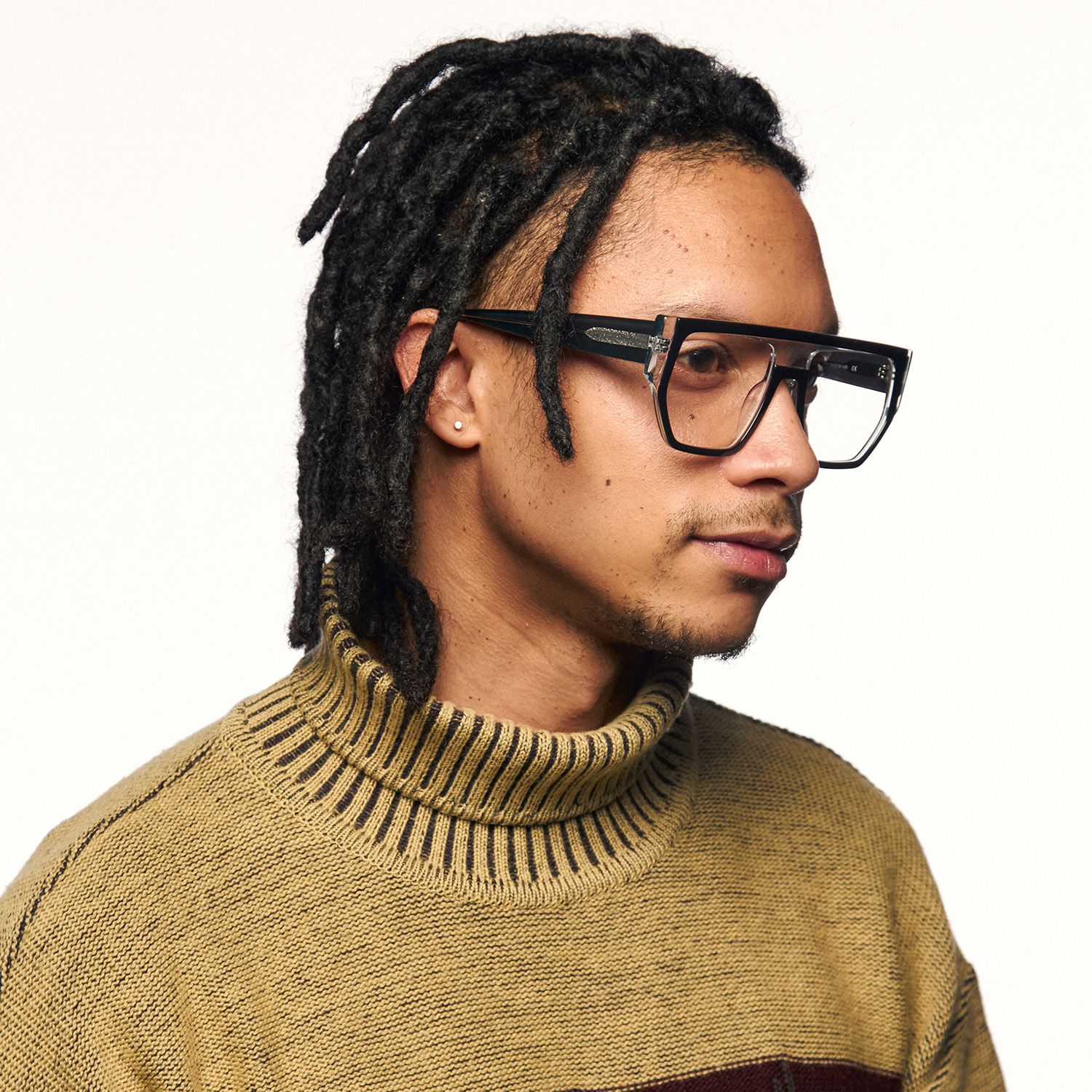 model wearing Inerney - Aviator Black Sunglasses 2