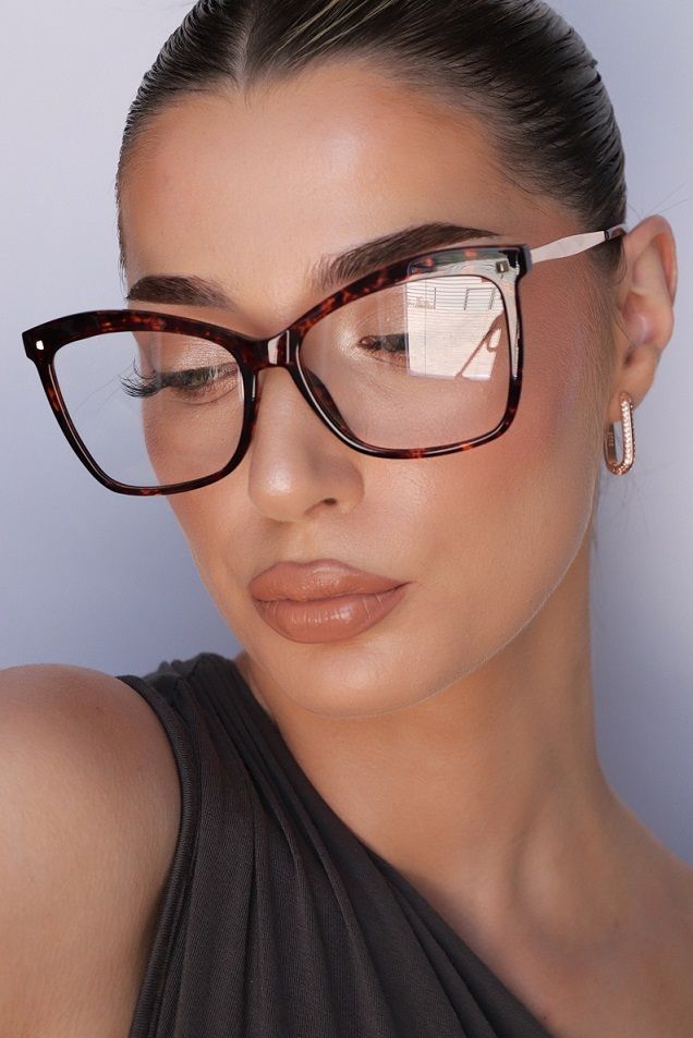 Vooglam review from en_angie: These frames are so pretty.