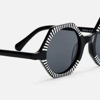 Hypnotic - Geometric Black Sunglasses | Vooglam Design Details