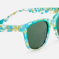 Filia - Square Green Sunglasses | Vooglam Design Details