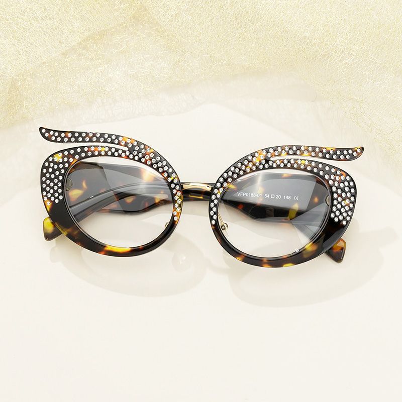 Fashionable glasses with unique shapes