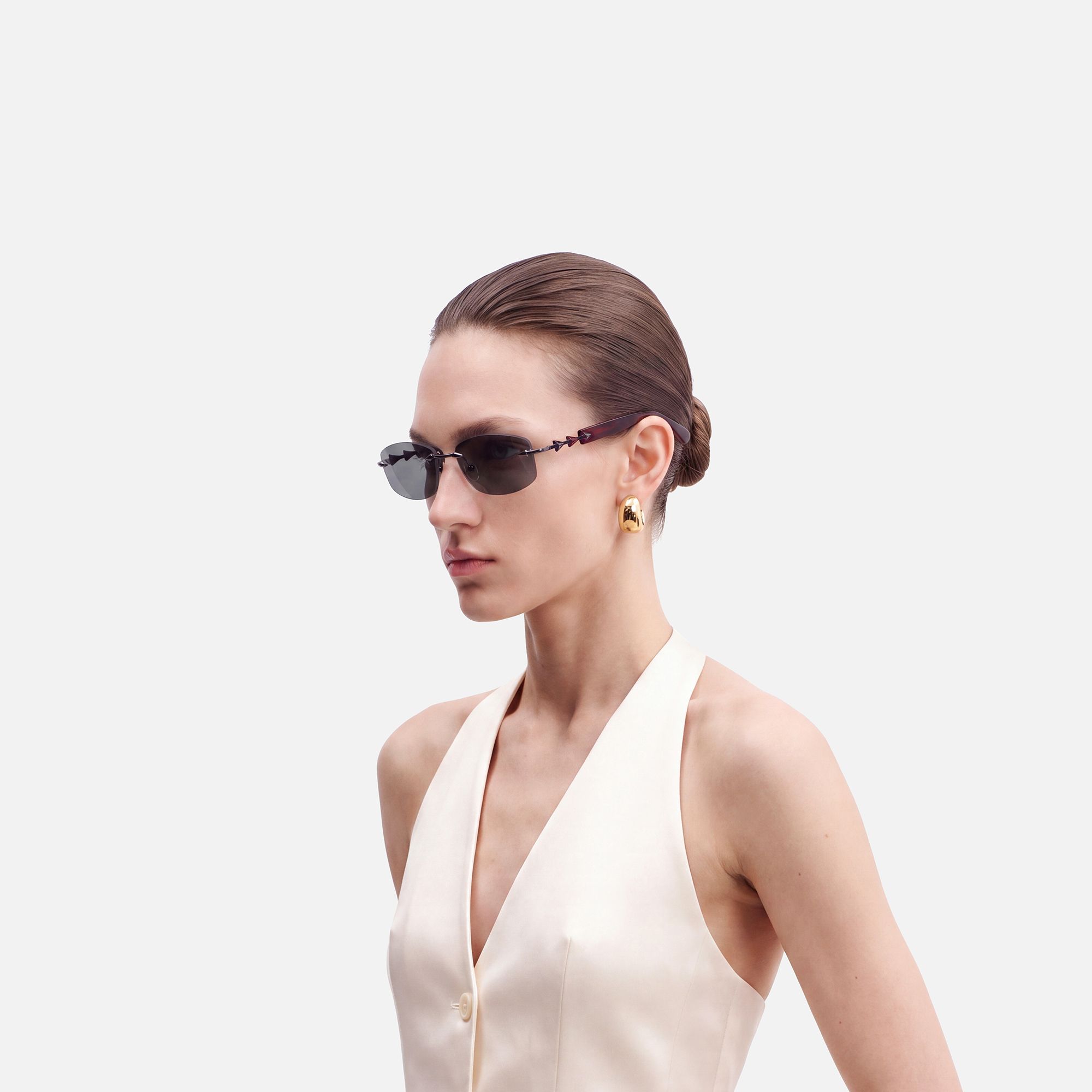 Fracture - Dark Gray Tint Rimless Sunglasses | Vooglam On Model 3