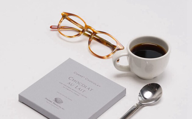 Many types of metal eyeglass frames