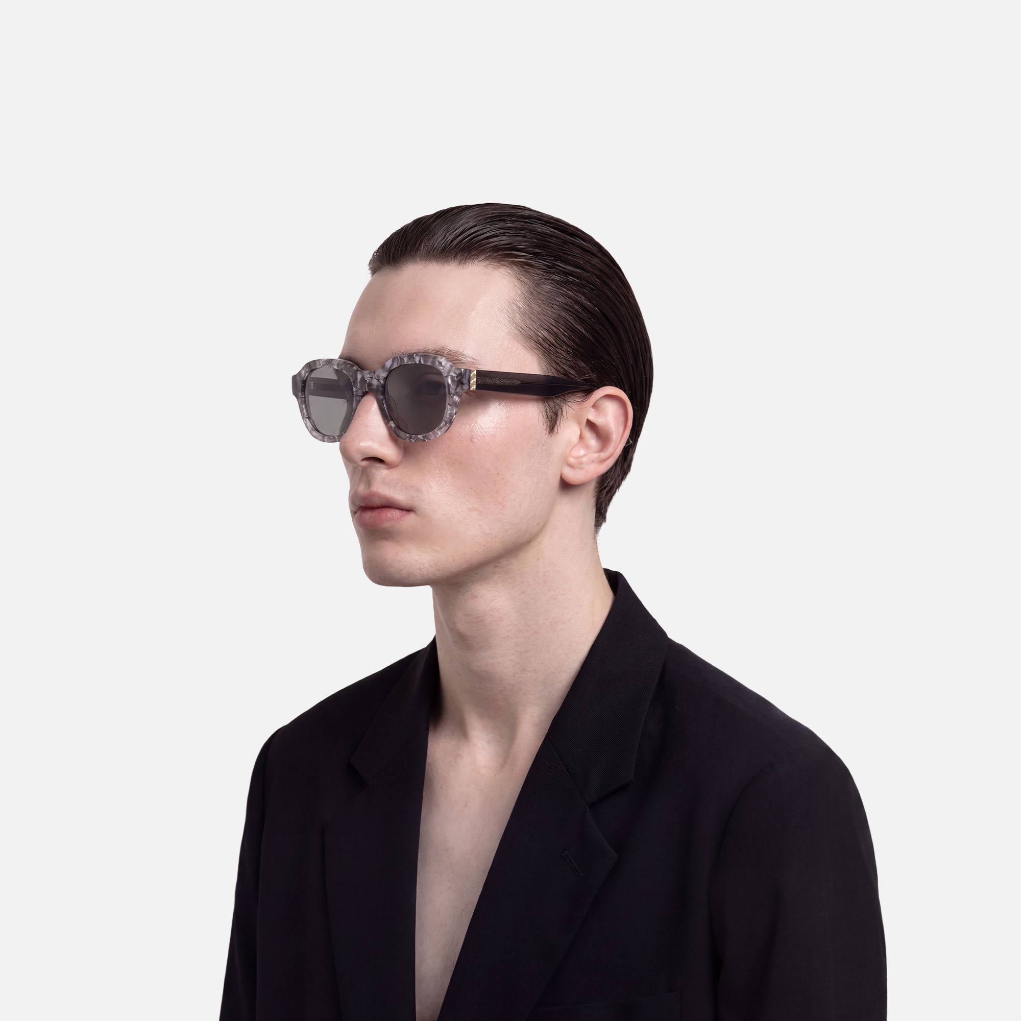 Eerie - Gray Marbled Round Tortoise Sunglasses by Vooglam - Lifestyle Look