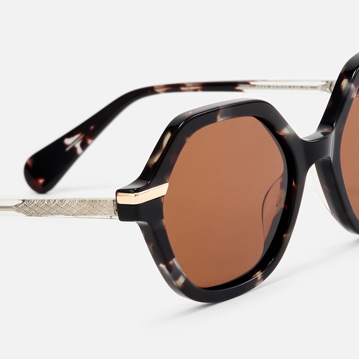 Lux - Geometric Tortoise Sunglasses | Vooglam Design Details