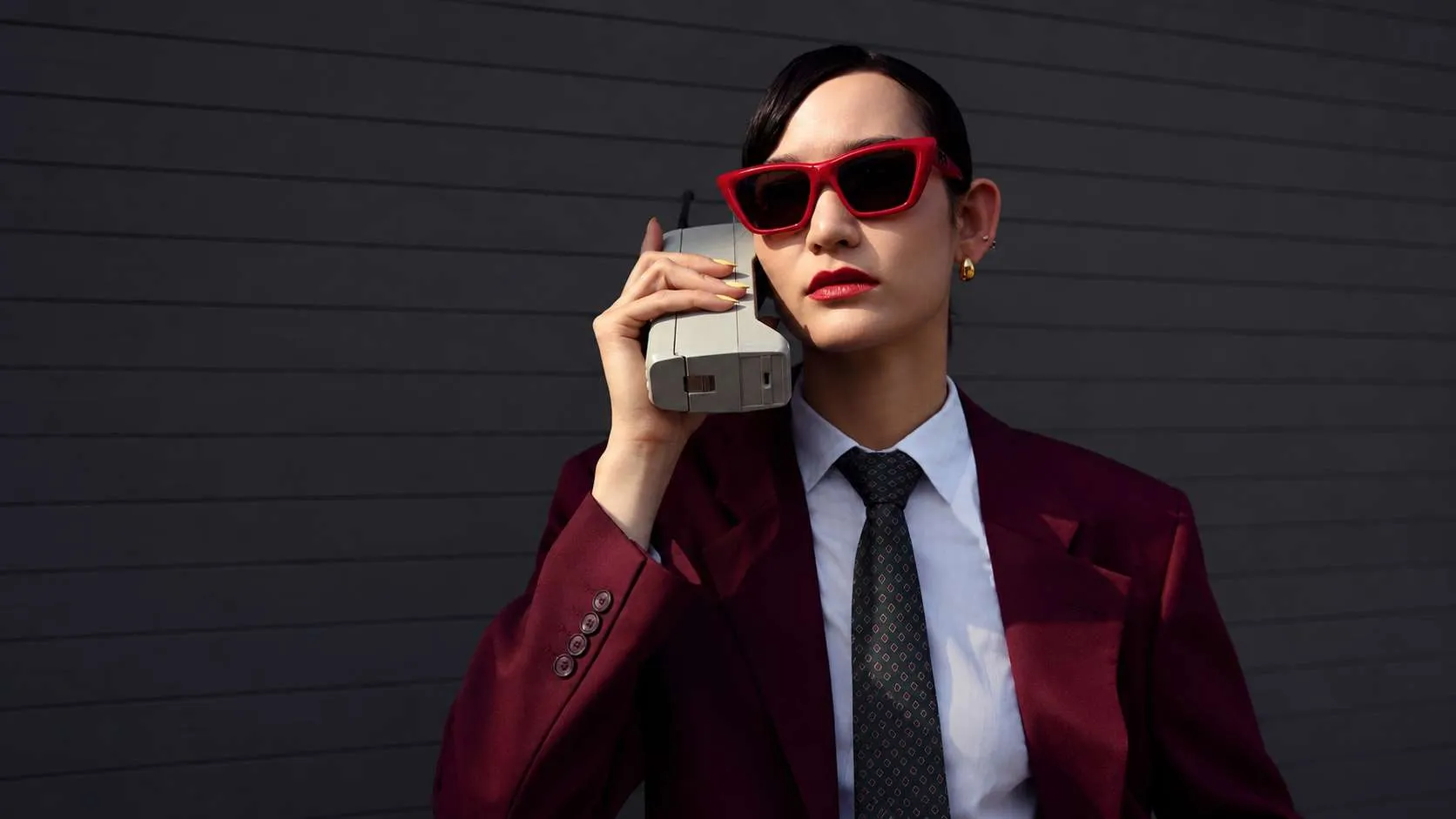 mona matsuoka in a suit with a red square tr90 sunglasses limited with vooglam