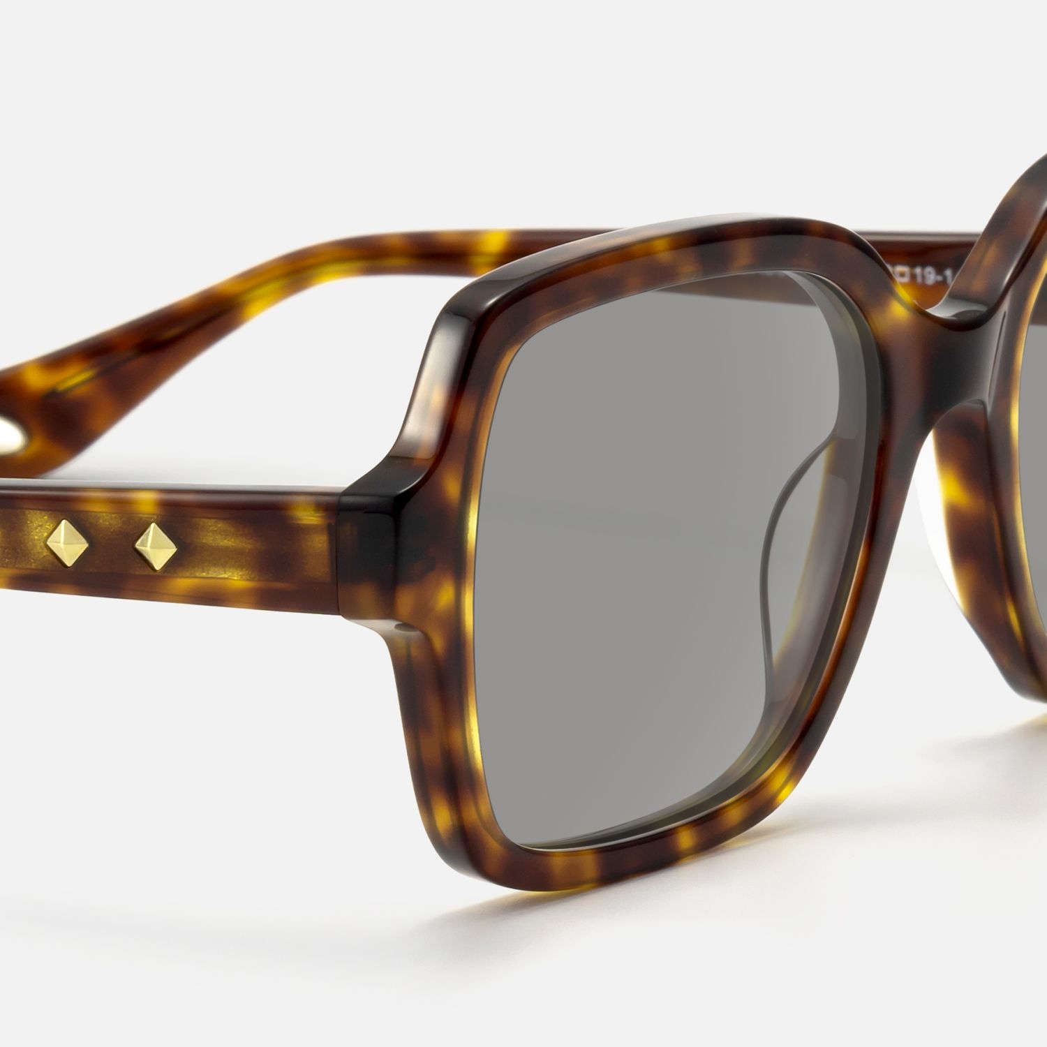 Meridian - Iconic Square Tortoise Sunglasses | Vooglam Design Details