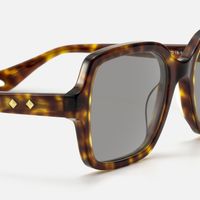 Meridian - Iconic Square Tortoise Sunglasses | Vooglam Design Details