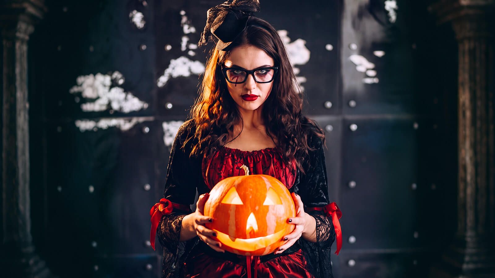 black and red bold witch dress for halloween