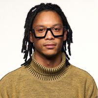 Dardhan - Refined Black Rectangle Eyeglasses | Vooglam On Model 1