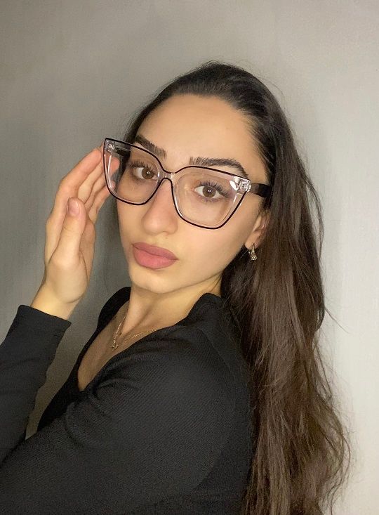 Vooglam review from mariami___k: I love these glasses! I bought them for a costume and am amazed by the quality. They came packaged very nicely with their own cloth sleeve. They seem very fashionable.
