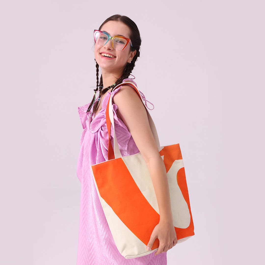 model wearing Vooglam Canvas Tote Bag 2