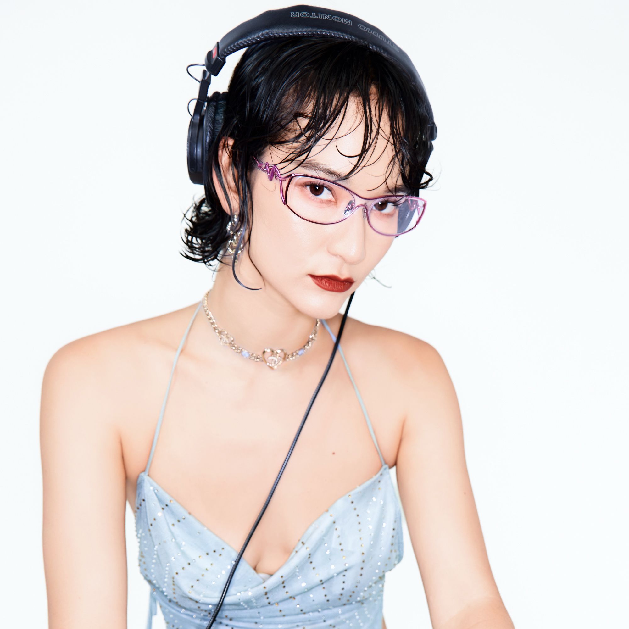 Explore the design story of Okinawa - Pink Metal Hollow Design Oval Glasses | Vooglam