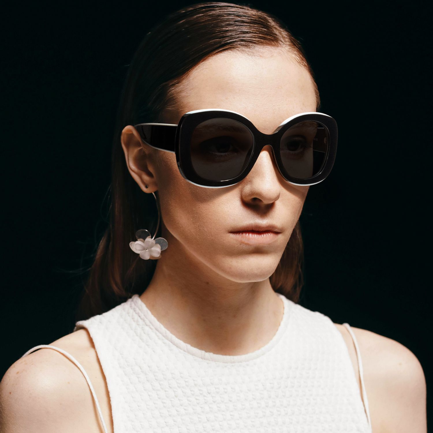 Athina - Oversized Black Round Frame Sunglasses | Vooglam On Model