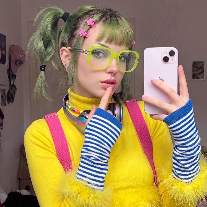 classic y2k style outfits with vooglam neon green rounded square glasses