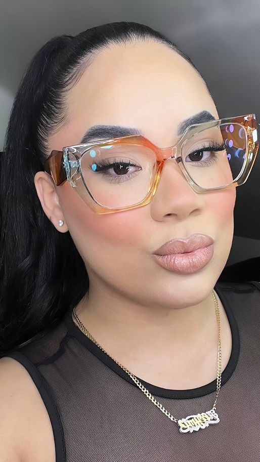 Vooglam review from aleymi.g: They frame my face perfectly and they look like they are designer glasses! I was extremely happy with the price, the speed they were delivered, and the way they came.