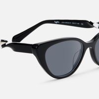 Harena - Cat Eye Black Sunglasses | Vooglam Design Details