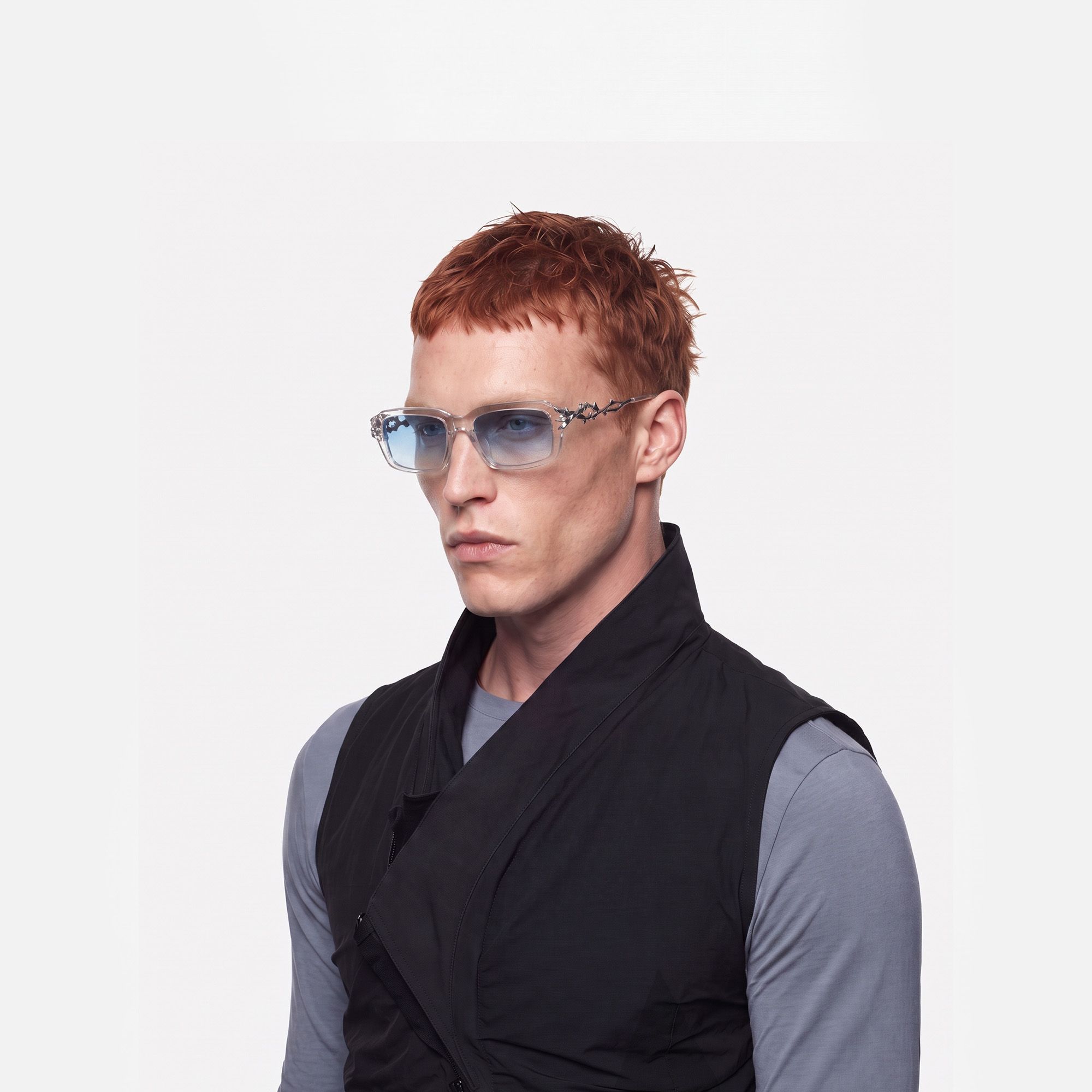 Vorpal - Thorn Deco Clear Blue Sunglasses | Vooglam On Model 4