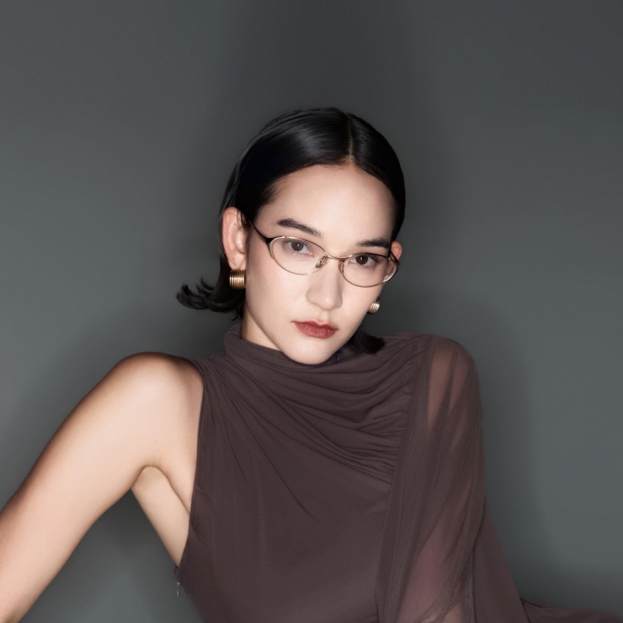 Ebisu - Retro Gold Oval Glasses with Ti Nose Pads | Vooglam On Model 1