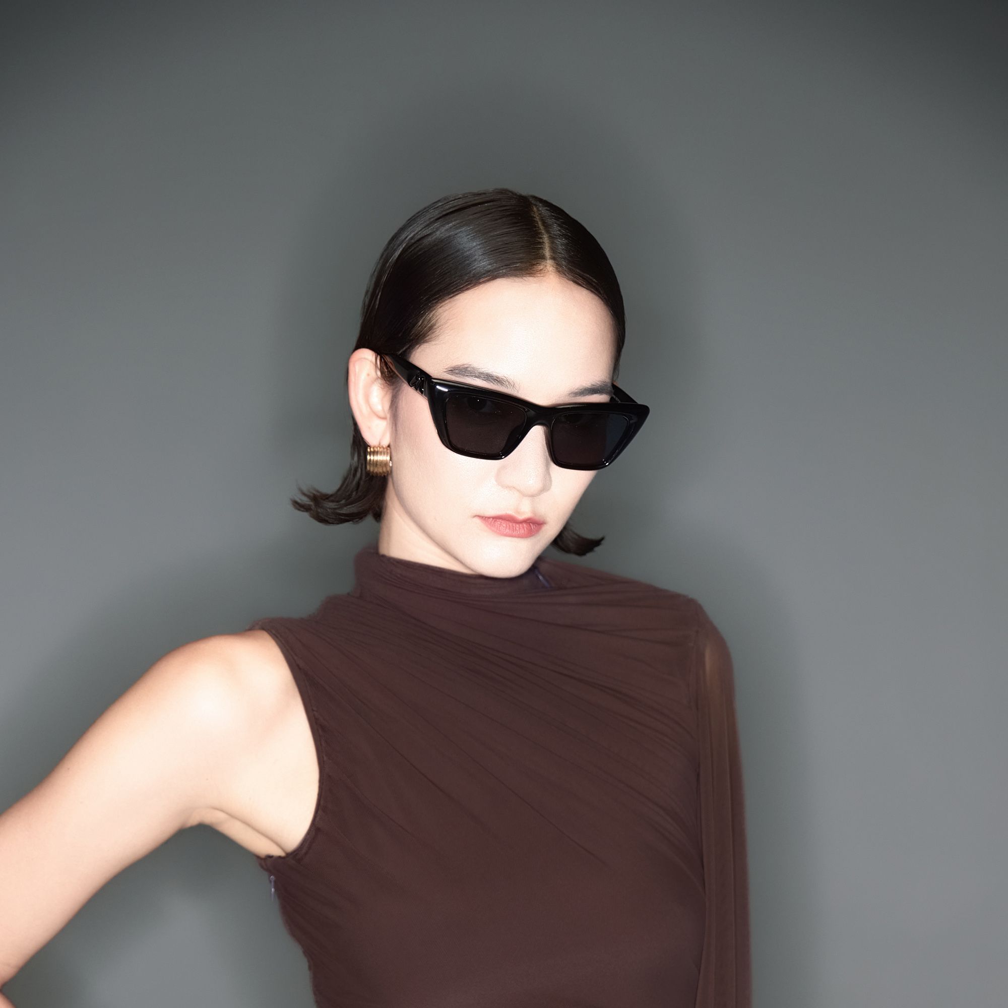 Meguro - Black Inflated Cat-Eye Tinted Sunglasses | Vooglam On Model 2