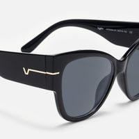 Elektra - Cat Eye Black Sunglasses | Vooglam Design Details
