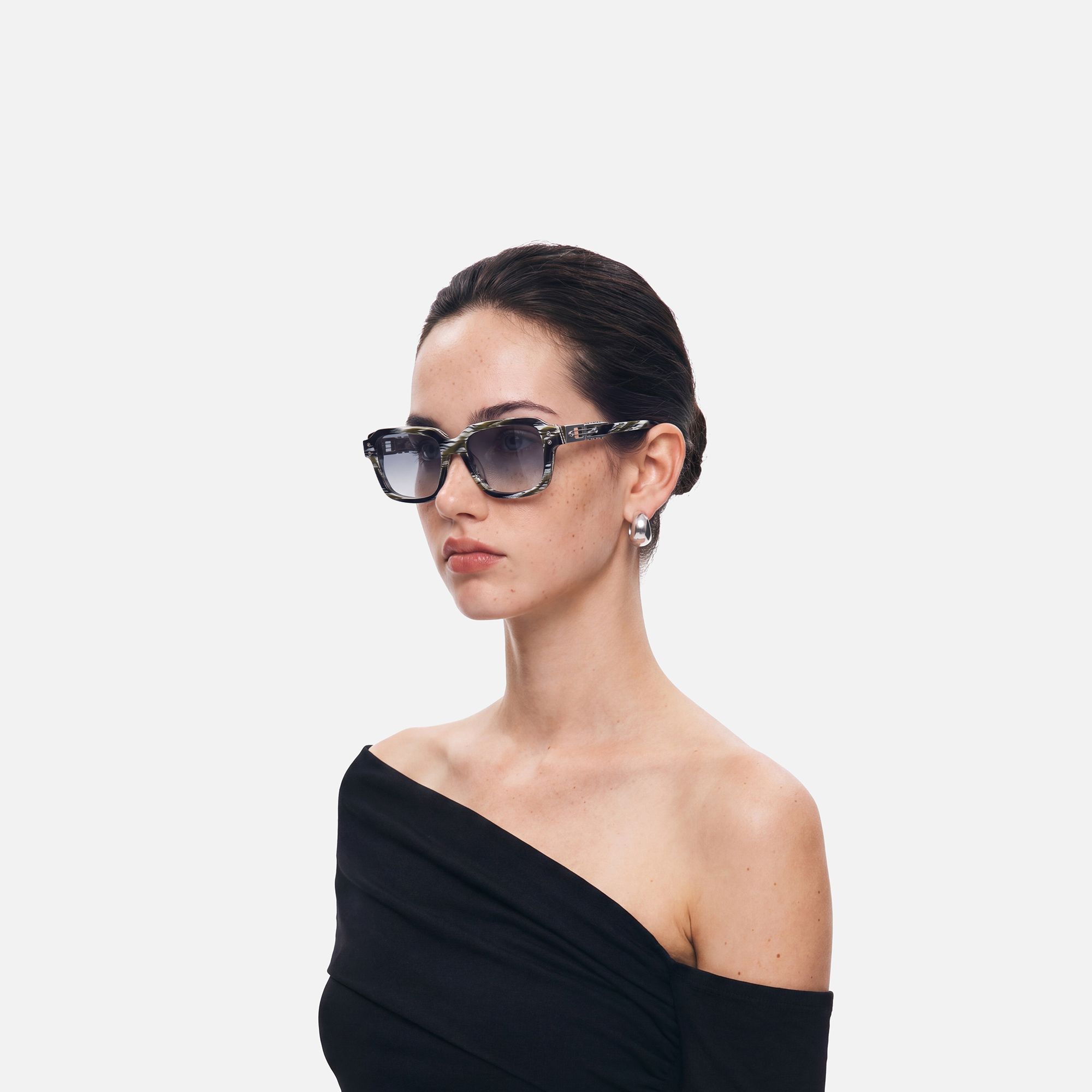 Anacortes - Gray Horn Rim Gradient Guitar Shades by Vooglam - Side View On Model