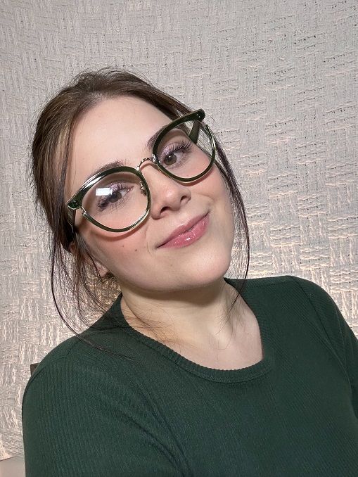 Vooglam review from makeupbyameliaturnbull: Love these glasses. Very attractive and sturdy. They came very fast in the mail and are reasonably priced. I love my glasses! They're so cute!
