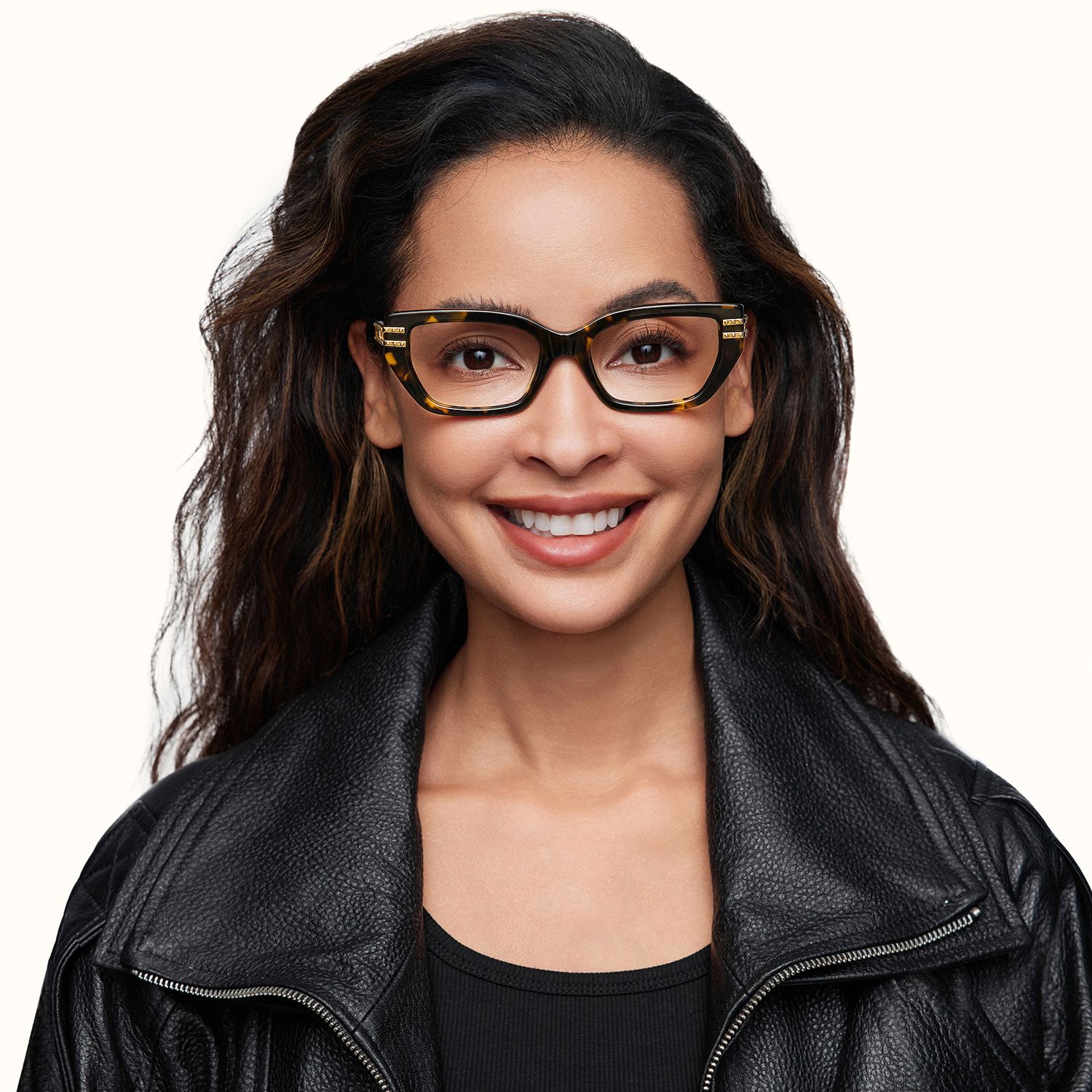 Nomad - Cat eye Tortoise Eyeglasses | Vooglam On Model 1
