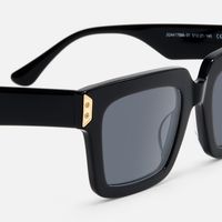 Daiane - Square Black Sunglasses | Vooglam Design Details