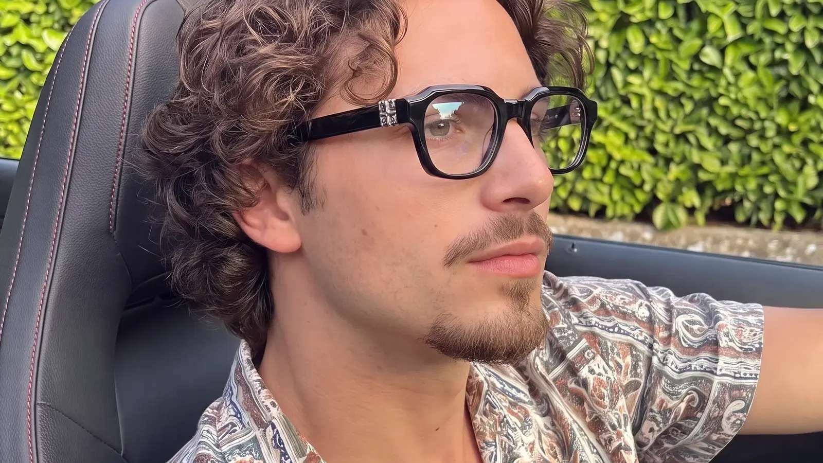 Vernon glasses: hexagon thick frame glasses with glossy black frames and grunge cross metal details