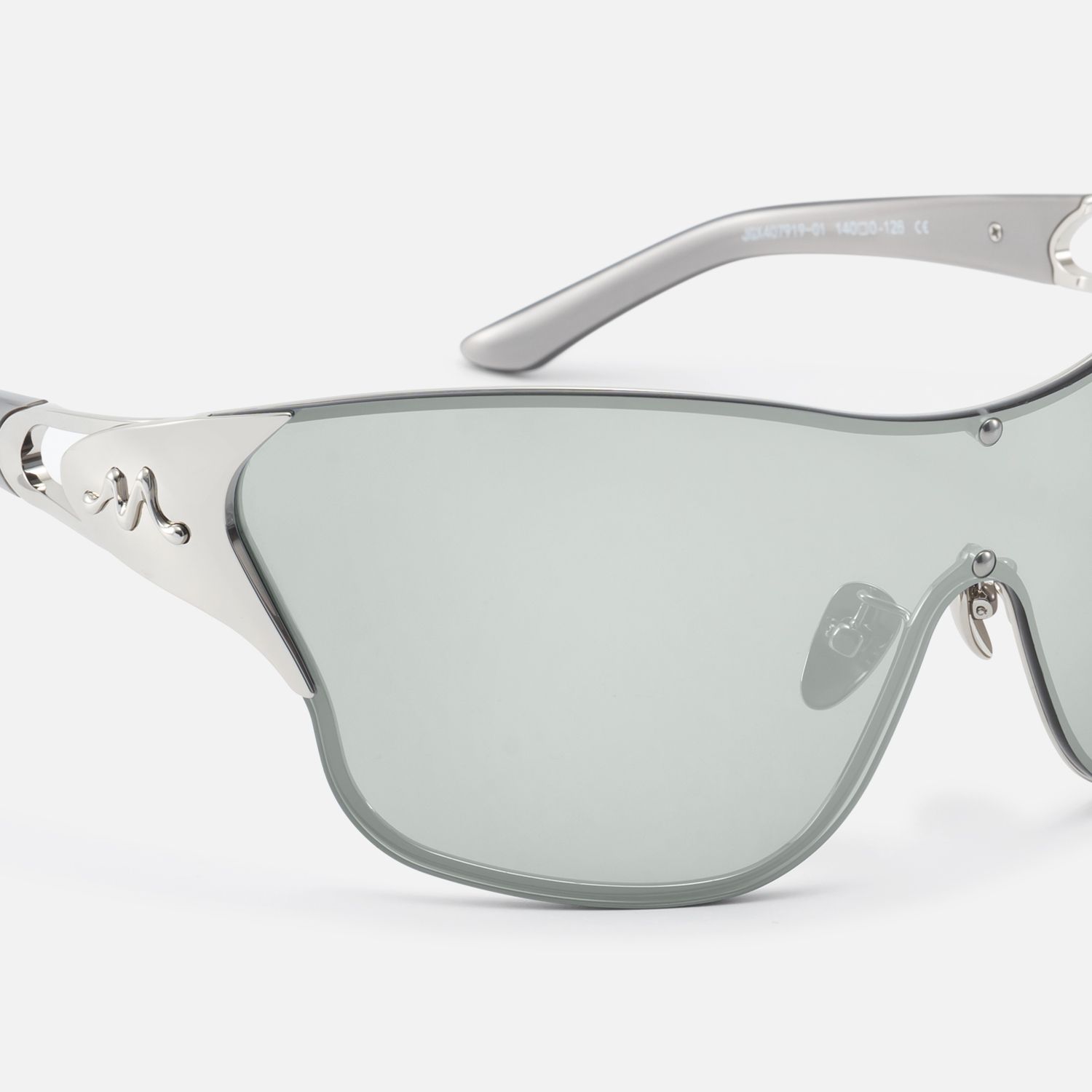 Suzuka - One Piece Shiny Silver Shield Sunglasses | Vooglam Design Details