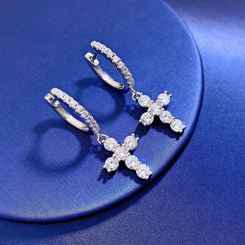 Shiny Diamond White Round Pierced Earrings | Vooglam On Model 2