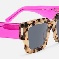 Vaeda - Bold Square Tortoise Sunglasses | Vooglam Design Details