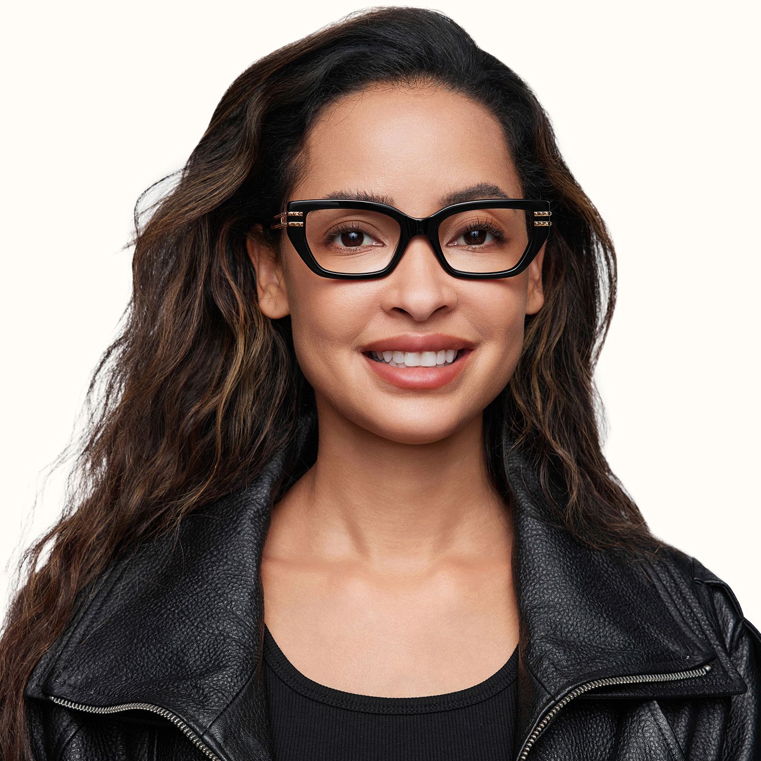 Nomad - Cat eye Black Eyeglasses | Vooglam On Model 1