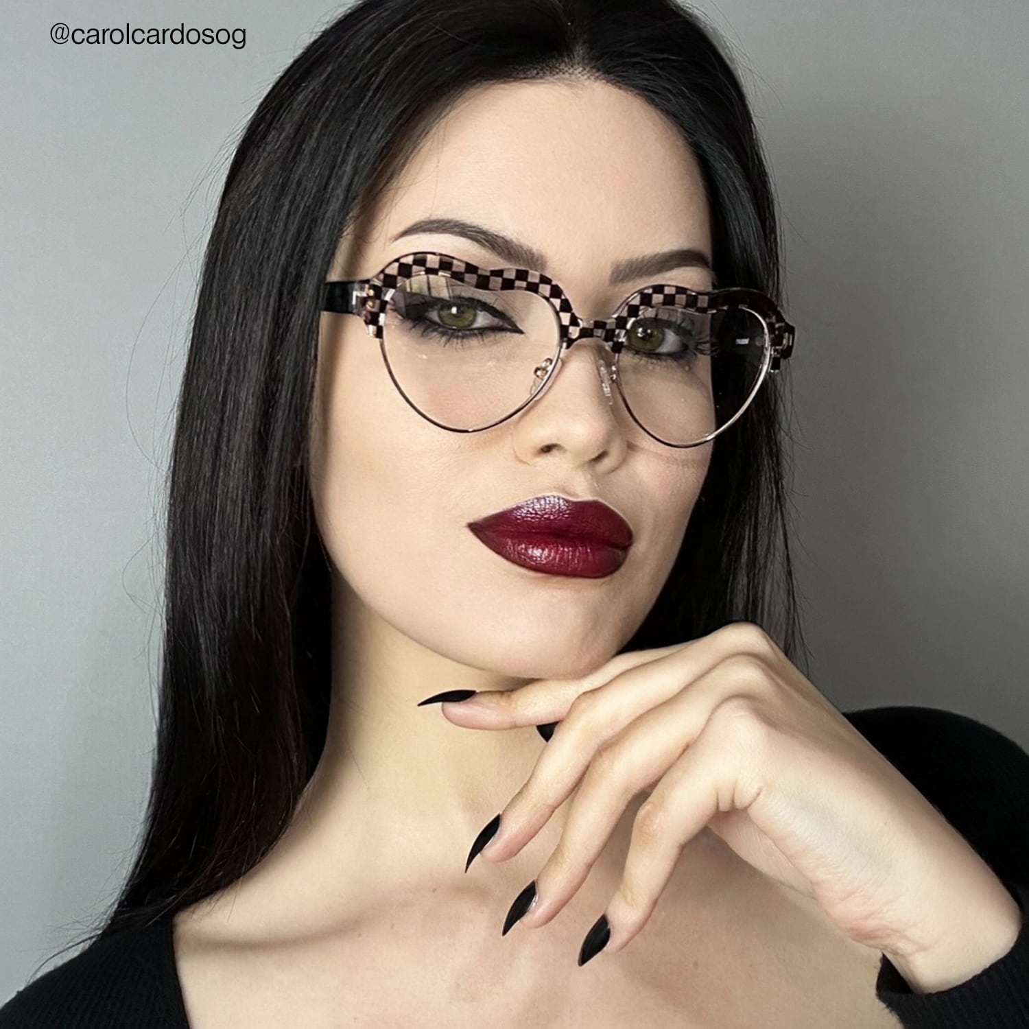 Hannah - Heart Pattern Eyeglasses offers both fashion and practicality. The advanced frames ensure clear vision at any distance, while the stylish frames provide a unique look that is perfect for any occasion.