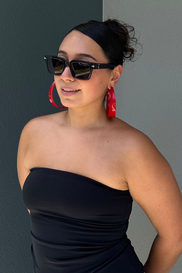 Vooglam Street Style in Real Life: @buse___sagaga wearing Covenant - Gray Transparent Sword Glasses by Vooglam