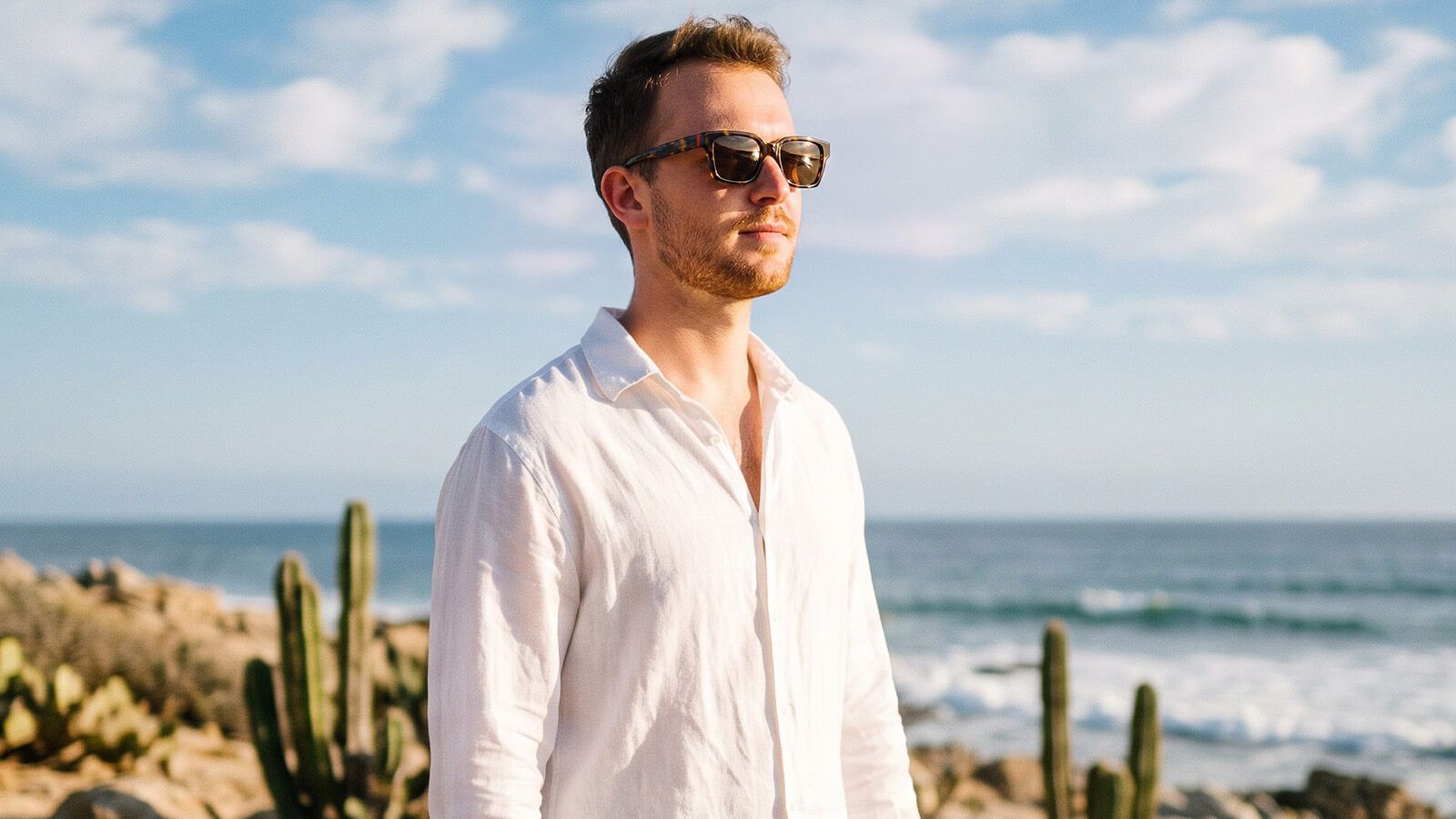 casual outfit with brown sunglasses in mexico beach